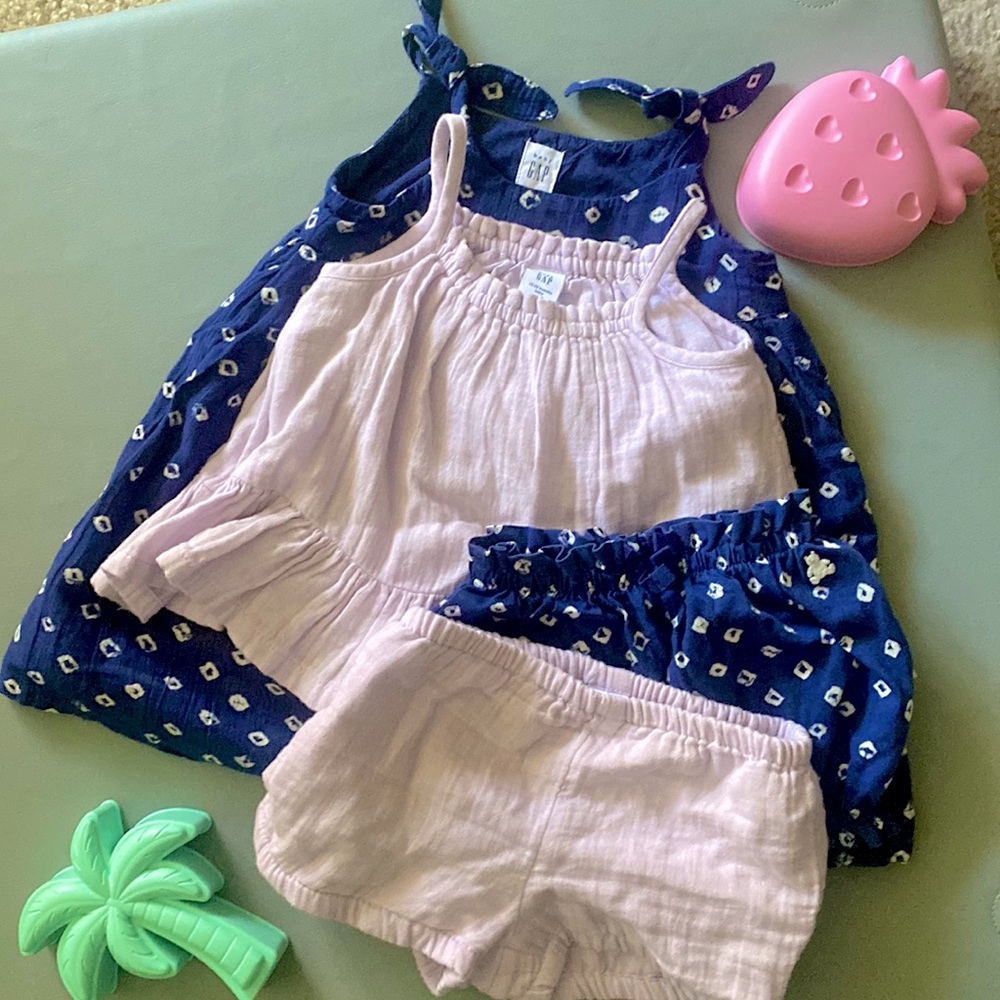 EUC Set of 2 Baby Gap Shorts & Tops Sets 18 - 24 months